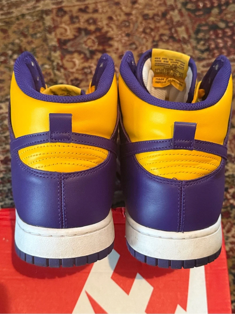 Nike Dunk High Lakers - Basketball Sneakers in Purple & Yellow
